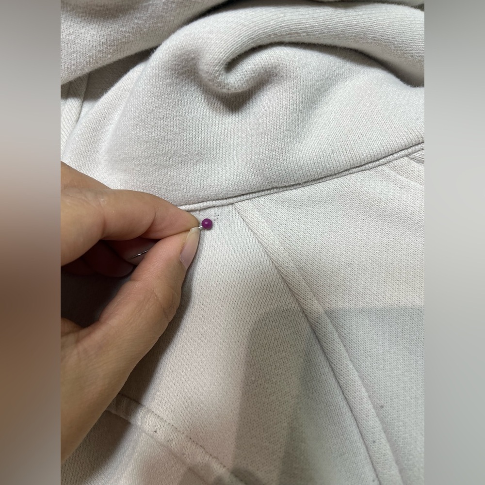Lululemon Scuba Hoodie Half Zip Heathered
Bone/Cream Size XS/S - Picture 7 of 14